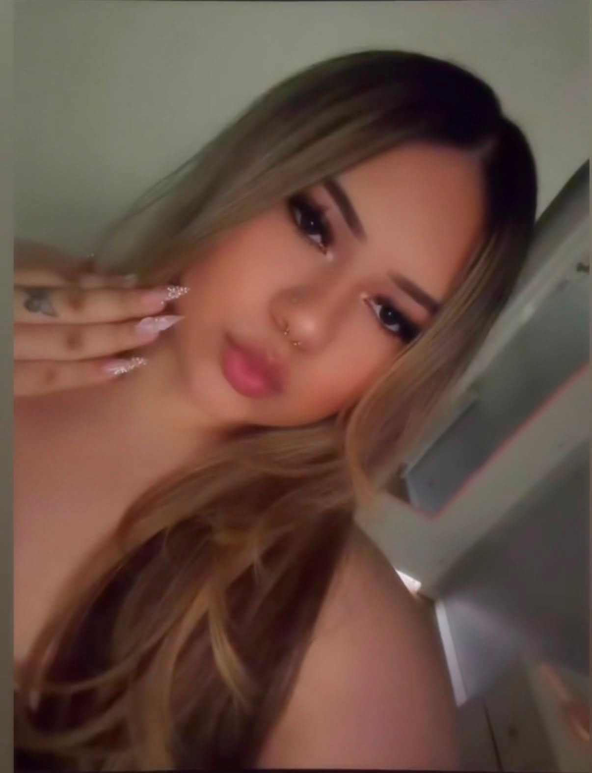 Yady, licensed nail technician in Lake Stevens, WA